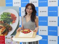 出版記念取材会に出席した杉本彩