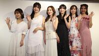 笑顔の（左から）池本しおり、高鶴桃羽、都丸紗也華、花城奈央、渚のん、あのん舞（撮影・金田祐二）
