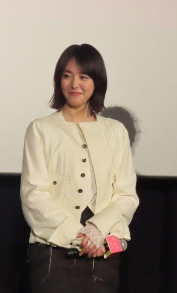 映画「チルド」の舞台あいさつに出席した唐田えりか