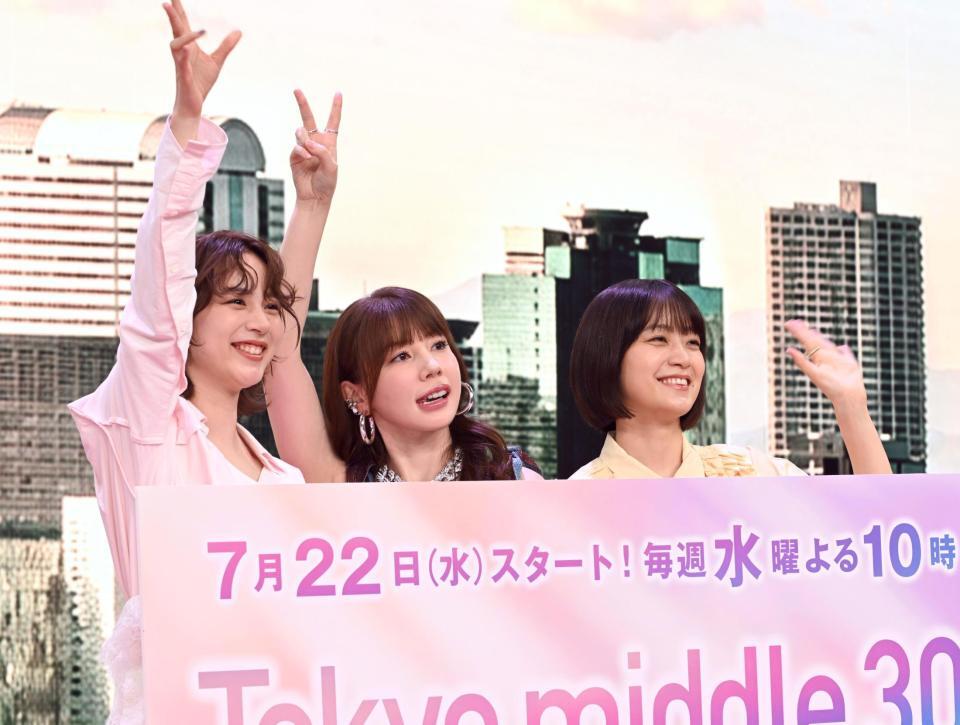 共演する（左から）のん、仲里依紗、深川麻衣（撮影・堀内翔）
