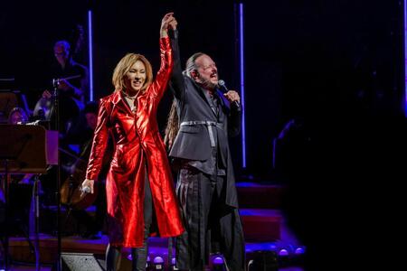 ジョナサン・デイヴィス（右）と笑顔を見せるＹＯＳＨＩＫＩ