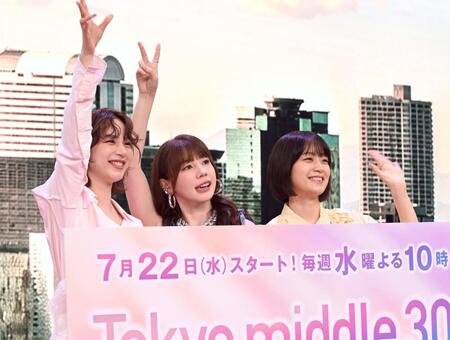 共演する（左から）のん、仲里依紗、深川麻衣＝１８日