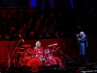 ジョナサン・デイヴィス（右）とコラボするＹＯＳＨＩＫＩ