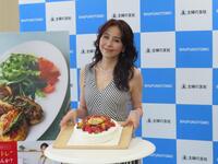 出版記念取材会に出席した杉本彩＝１７日