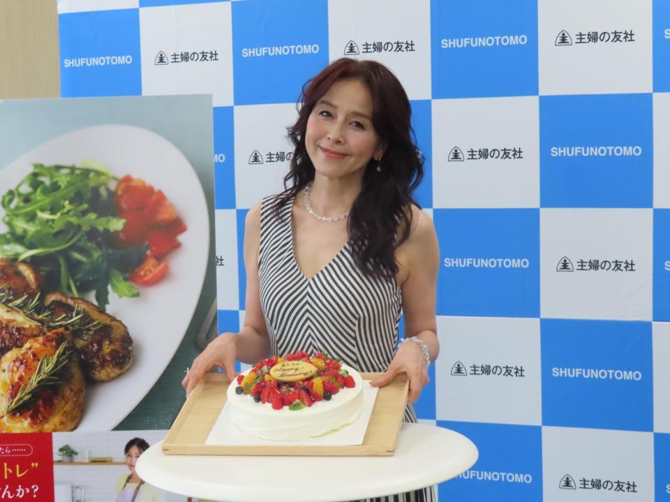 出版記念取材会に出席した杉本彩＝１７日