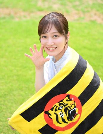 かわいらしくポーズをとる川上千尋（撮影・堀内翔）