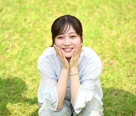 かわいらしい笑顔を見せる川上千尋（撮影・堀内翔）
