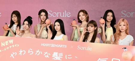 来日ヘアブランドイベントに出席した（左から）イェオン、ジューン、エイナ、イアン、ジウ、ユハ、カルメン、ステラ（撮影・堀内翔） 