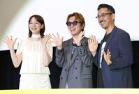 （左から）のん、安田章大、小林聖太郎監督（撮影・伊藤笙子）