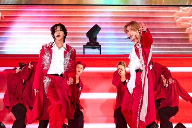 ROIROMがデビュー後初単独ライブ 横アリ2日間で約2万人熱狂 初
