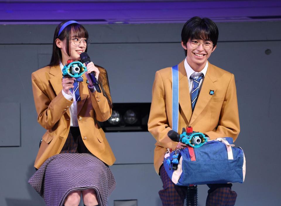 制作発表に登壇した三浦舞華（左）と加藤憲史郎（撮影・石井剣太郎）