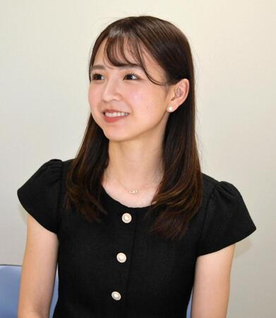 インタビューに答える望月陽茉莉アナウンサー