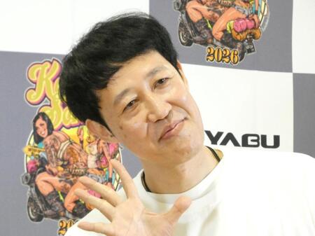 会見を行った小籔千豊