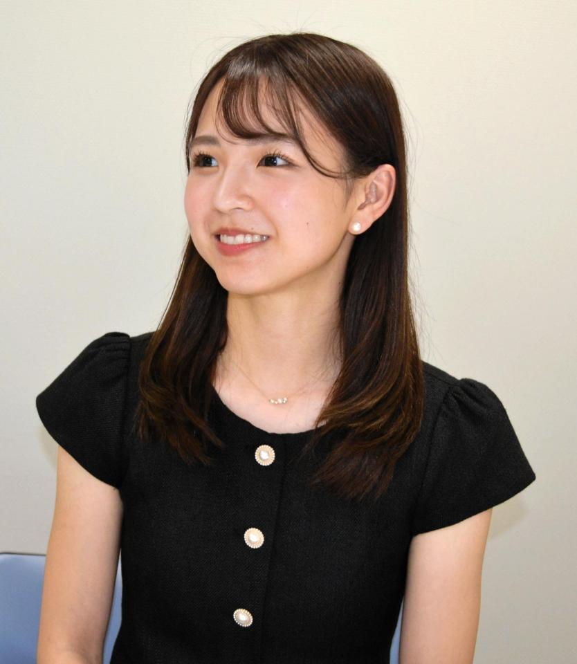 インタビューに答える望月陽茉莉アナウンサー