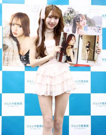 お気に入りページを披露するＳＫＥ４８・野村実代＝１８日