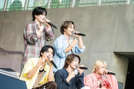 リリースイベントを行ったＤＸＴＥＥＮ／Ｐｈｏｔｏ　ｂｙ　Ｓｈｕｎ　Ｆｕｊｉｔａ（ＡＭ）