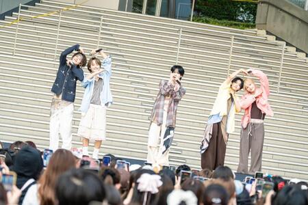 リリースイベントを行ったＤＸＴＥＥＮ／Ｐｈｏｔｏ　ｂｙ　Ｓｈｕｎ　Ｆｕｊｉｔａ（ＡＭ）