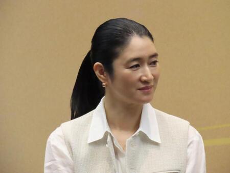 テレ東ドラマ「リーガルビート　-逆転の法廷-」に出演する小雪