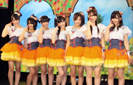 ライブイベントを行った渡り廊下走り隊７の（左から）小森美果、平嶋夏海、多田愛佳、渡辺麻友、仲川遥香、菊地あやか、岩佐美咲＝2011年