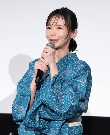 笑顔であいさつする趣里（撮影・金田祐二）
