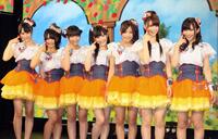 ライブイベントを行った渡り廊下走り隊７の（左から）小森美果、平嶋夏海、多田愛佳、渡辺麻友、仲川遥香、菊地あやか、岩佐美咲＝2011年