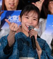 笑顔の趣里（撮影・金田祐二）