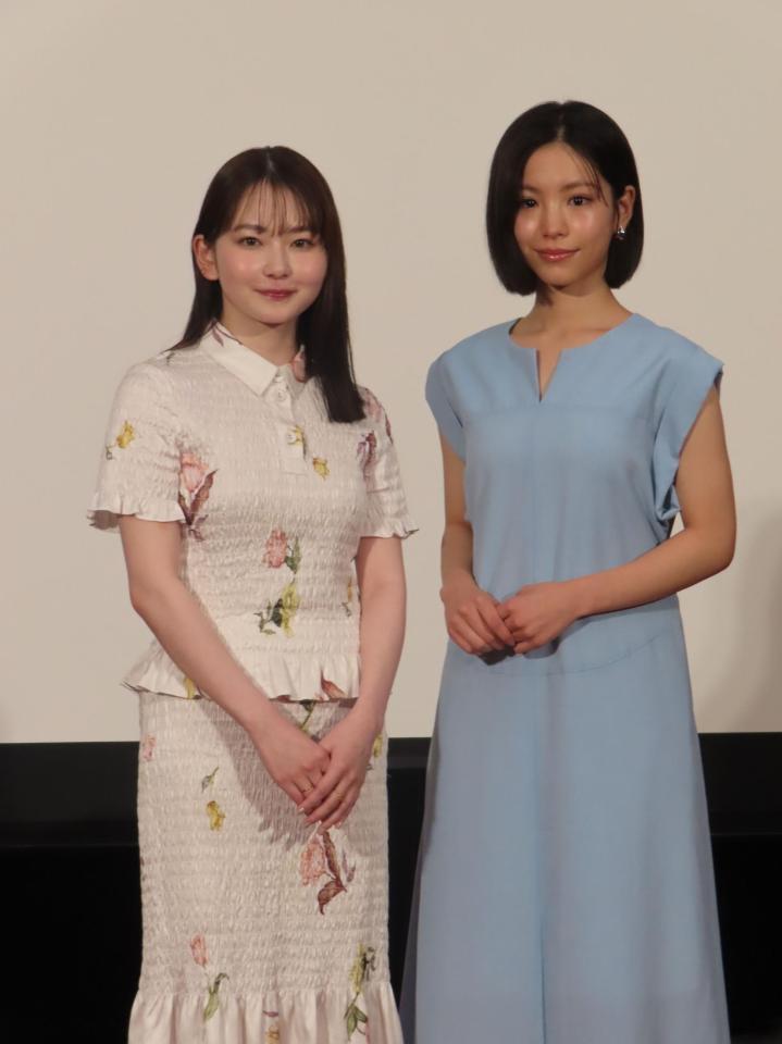 取材会に出席した山田杏奈（左）と當真あみ