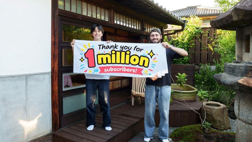テレ東発海外向けＹｏｕＴｕｂｅチャンネル「Ｉｎａｋａ　Ｇｕｙｓ」の１００万人突破を喜ぶ出演者