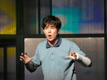 熱演する柿澤勇人