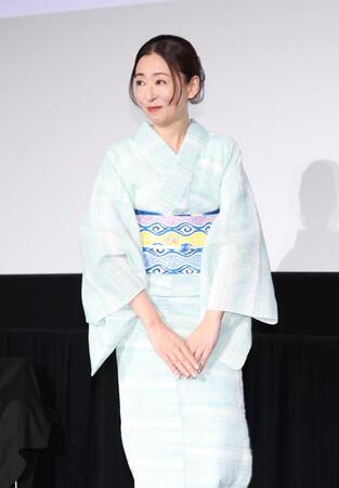 登壇する松雪泰子＝東京・ＴＯＨＯシネマズ六本木ヒルズ（撮影・金田祐二）