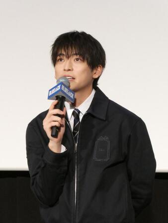 トークを行う高橋文哉＝都内