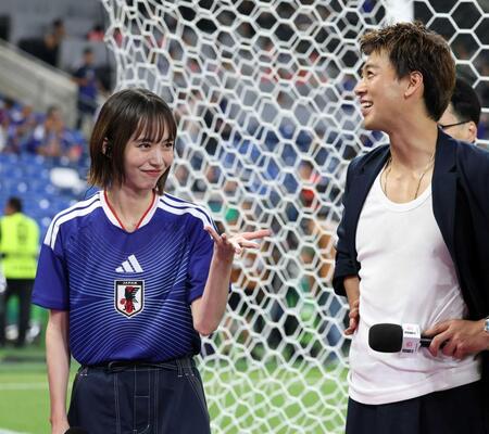 （左から）井桁弘恵、竹内涼真＝６月２０日撮影