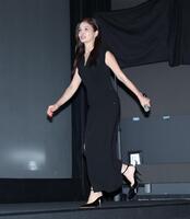 登壇する黒木メイサ＝ユナイテッドシネマ豊洲（撮影・金田祐二）