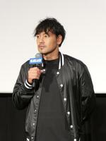 トークを行う松井大輔氏＝都内