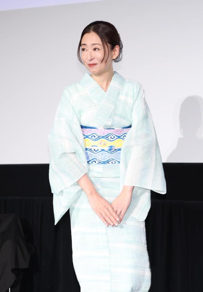 登壇する松雪泰子＝東京・ＴＯＨＯシネマズ六本木ヒルズ（撮影・金田祐二）