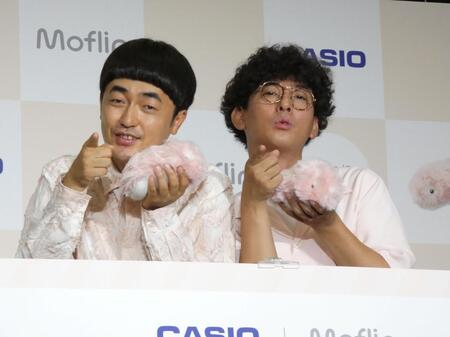 イベントに出席したたくろうの赤木裕（左）、きむらバンド
