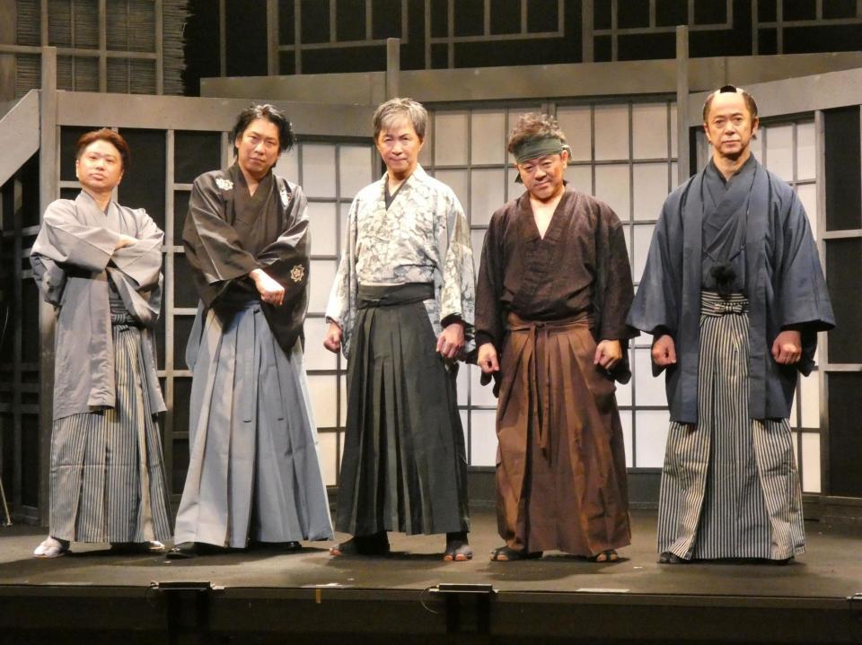 取材会を行った（左から）川谷修士、ドヰタイジ、アキ、ケン、西川忠志＝都内
