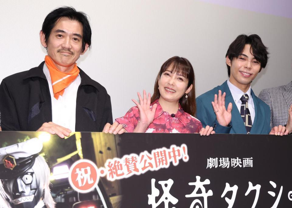 笑顔の（左から）永山竜弥、中山エミリ、上村侑（撮影・金田祐二）