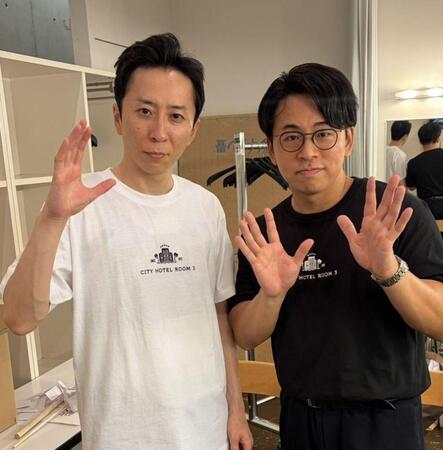 公演後に取材に応じたシティホテル３号室の亮太（左）と押田
