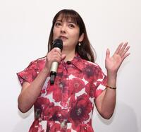 あいさつする中山エミリ（撮影・金田祐二）