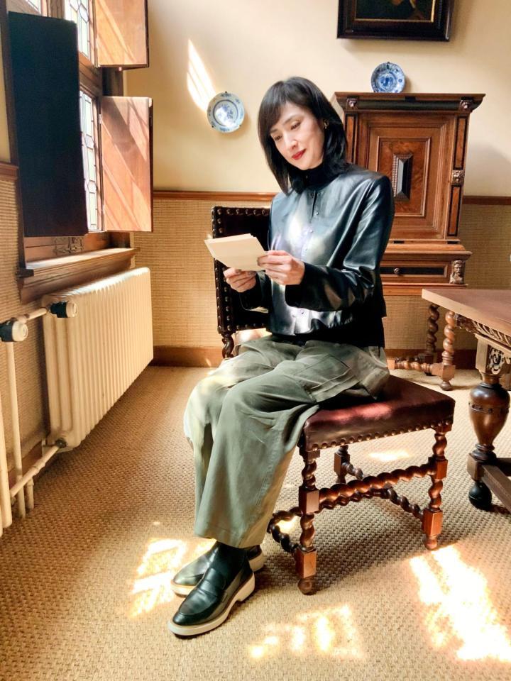 「天海祐希の美術ミステリー　フェルメールと１７世紀オランダ黄金時代の謎」に出演する天海祐希©ＢＳ朝日