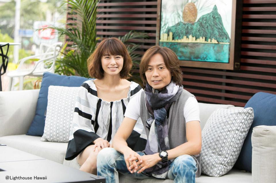 つんく♂（右）と妻・加奈子さん　