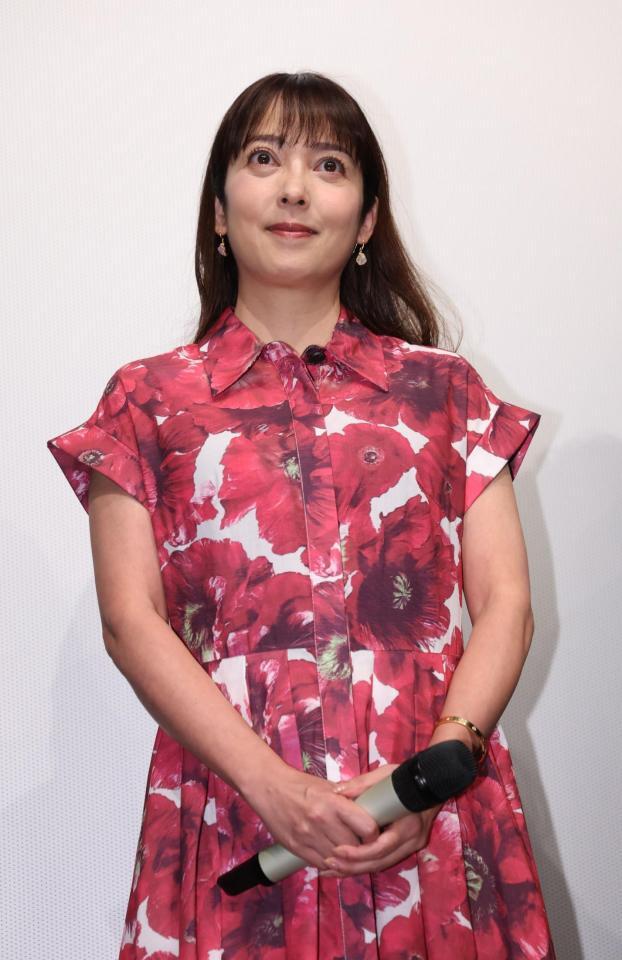 中山エミリ