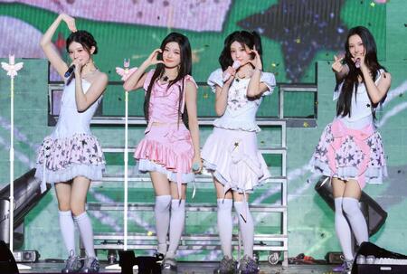 初の日本ツアーを完走したＩＬＬＩＴの（左から）ＭＩＮＪＵ、ＩＲＯＨＡ、ＷＯＮＨＥＥ、ＹＵＮＡＨ／（Ｐ）＆（Ｃ）　ＢＥＬＩＦＴ　ＬＡＢ　Ｉｎｃ．