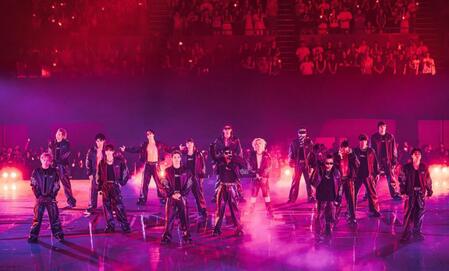 最終公演で１６人揃ってステージに立つＴＨＥ　ＲＡＭＰＡＧＥ（撮影・木下マリ）