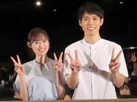 　福原遥（左）と細田佳央太