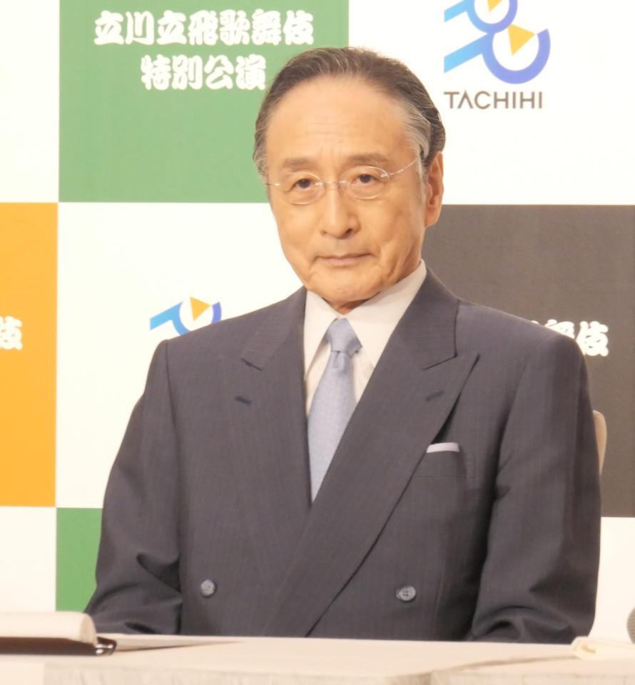 会見に出席した片岡仁左衛門