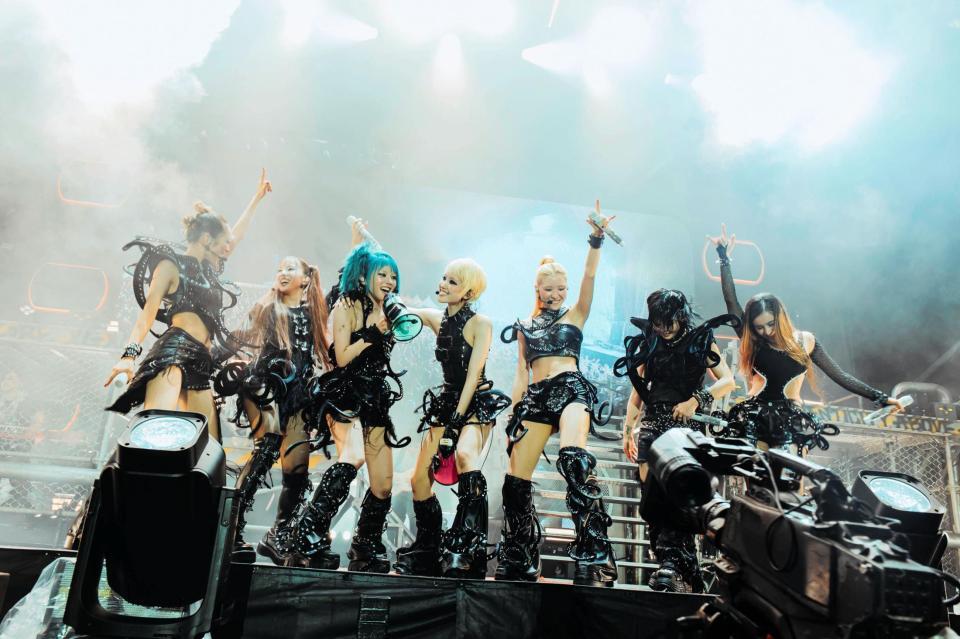 フジロックに初出演したＸＧ（左からＪＵＲＩＮ、ＪＵＲＩＡ、ＨＩＮＡＴＡ、ＣＨＩＳＡ、ＭＡＹＡ、ＣＯＣＯＮＡ、ＨＡＲＶＥＹ）