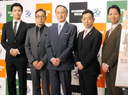（左から）市川團子、市川中車、片岡仁左衛門、片岡孝太郎、中村壱太郎