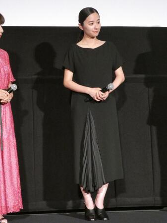 堀田真由＝都内